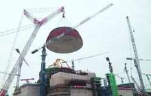 “华龙一号”全球首堆示范工程 福清核电5号机组穹顶吊装成功
