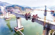 世界最大跨度铁路刚构连续梁南龙铁路正线闽江特大桥合龙