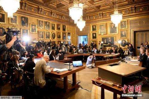 资料图:当地时间2016年,瑞典斯德哥尔摩,诺贝尔奖项获奖者被公布。