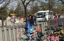 骑共享单车发生事故谁负责？部分企业打出“免责牌”