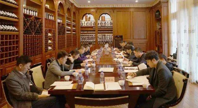 黑龙江福建商会商会召开第三届第十五次会长办公会.jpg