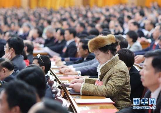 (两会·人大闭幕)(2)十二届全国人大五次会议在北京闭幕