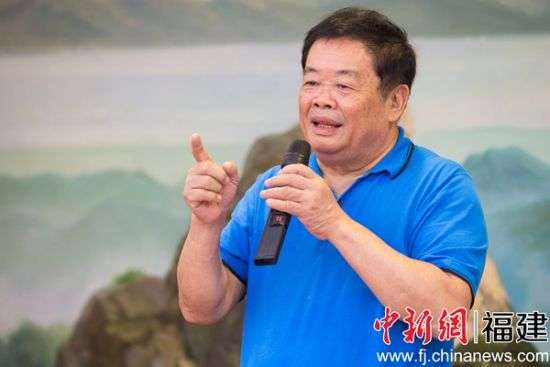 曹德旺认为，做好一个‘人’，就是做事要问心无愧。李南轩 摄