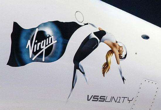 维珍银河VSS Unity飞船船体上,采用了霍金眼睛合成的图案