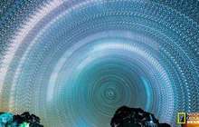 并非梵高画作 是夜空中炫丽的银河系星轨