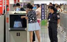小伙子弹做成吊坠 火车站安检时被民警查获并予以收缴