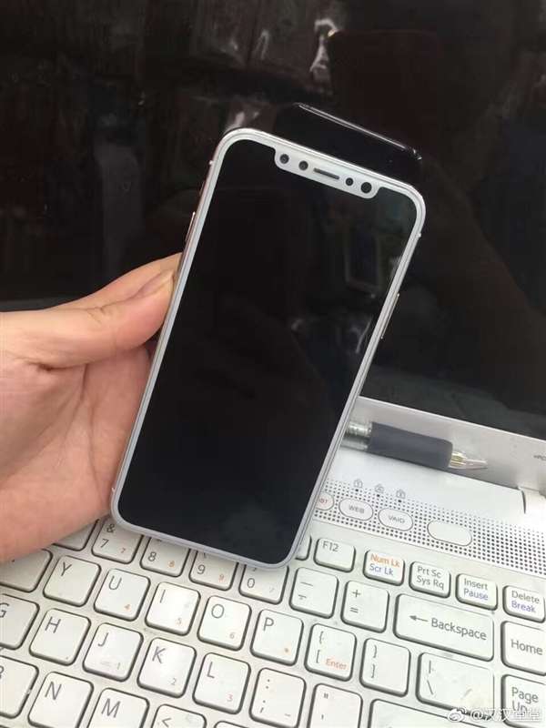 iPhone 4回归!配件商公布iPhone 8定妆样机:正面全是屏