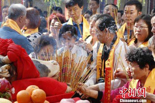 海内外信众“关公磨刀日”祈福国泰民安