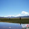 游客体验在藏徒步：一面是雪域美景，一面是城市巨变
