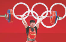 福建选手夺得东京奥运会男子举重61公斤级冠军 李发彬举起福建奥运首金