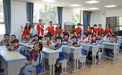 与下党的孩子一起阅读