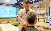 教师节送健康 品人堂走进校园开展义诊活动