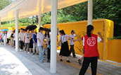 迎接无障碍环境建设法实施一周年 福州市儿童福利院孤残儿童体验无障碍主题公园