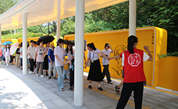 迎接无障碍环境建设法实施一周年 福州市儿童福利院孤残儿童体验无障碍主题公园
