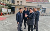 两节慈善送慰问，幸福老人情意浓