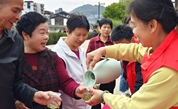 一杯清明茶 浓浓敬老情 ——三明市尤溪县“尤溪敬老·孝行乡村”公益活动走进南溪社区