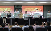 泉州市德化县举行2024年度特困大学生资助和福建农信慈善基金发放仪式