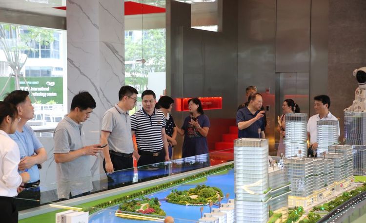我会副会长刘顶立与十余家省级协会深度造访海盛磐基科学城