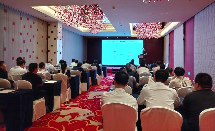 我会会长受邀出席分贝通下一代·渠道招商巡展