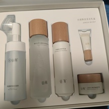 【五月特惠】谷雨光感焕亮发光礼盒（洁面150ml+水150ml+乳100ml+霜30g+精华液5ml）