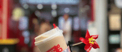 国庆“碰杯”奶茶！秋日人气饮品暖心回归，更有精美好礼免费送~