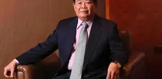 福耀玻璃完成代际交棒：曹德旺辞任，业绩新高成最佳背书