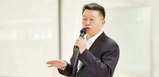 一位闽商的25年：从照亮教室的一束光，到定义全屋智能