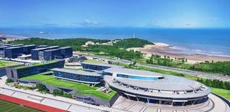 左手“魔域”右手“黑板”：网龙如何用不相干的两件事，换来连续13年百强席位？