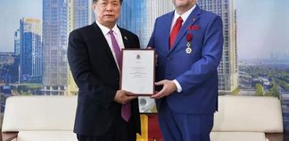 获授比利时王冠勋章！这位泉州企业家的远征，让欧洲王室为之加冕