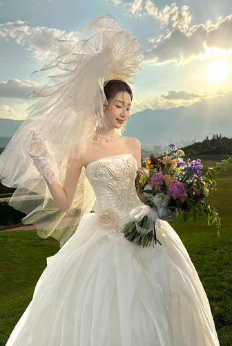 Vera Wang I 云想山