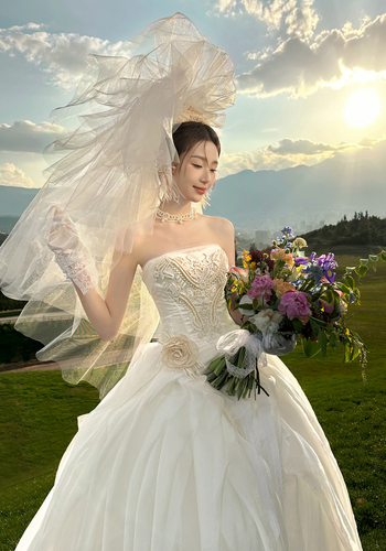 Vera Wang I 云想山