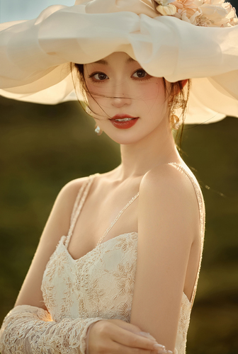 与光同行/Walking with the Wind
