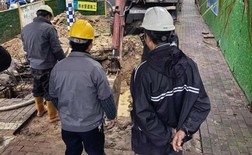 與時(shí)間賽跑！搶修人員全力搶修水管，保障居民正常用水